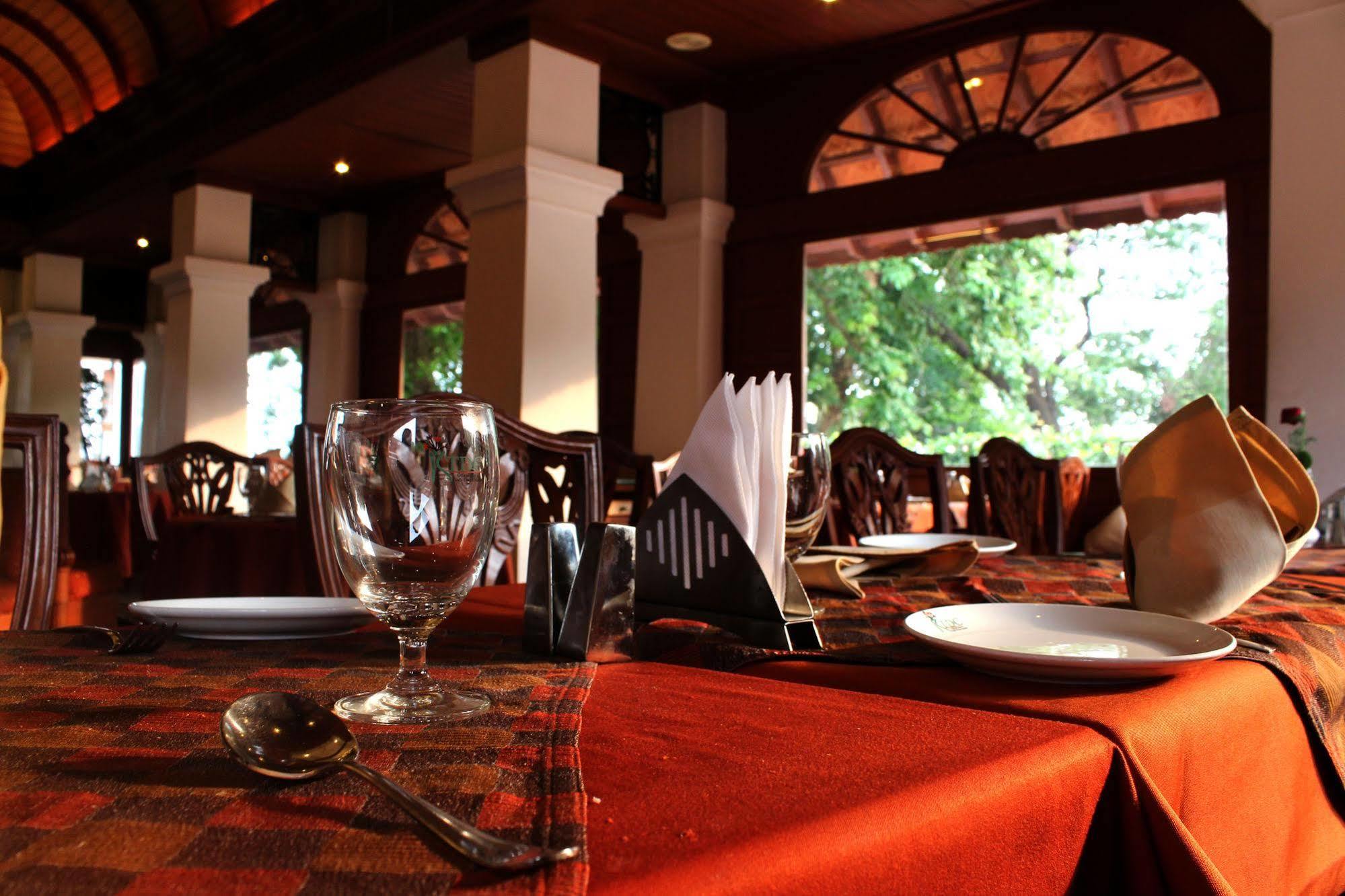 Bolgatty Palace & Island Resort Kochi Exterior photo